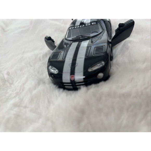 KINSMART DODGE VIPER GTS R DIECAST 1:36 TOY CAR - YEAR 2005 - Picture 9 of 12